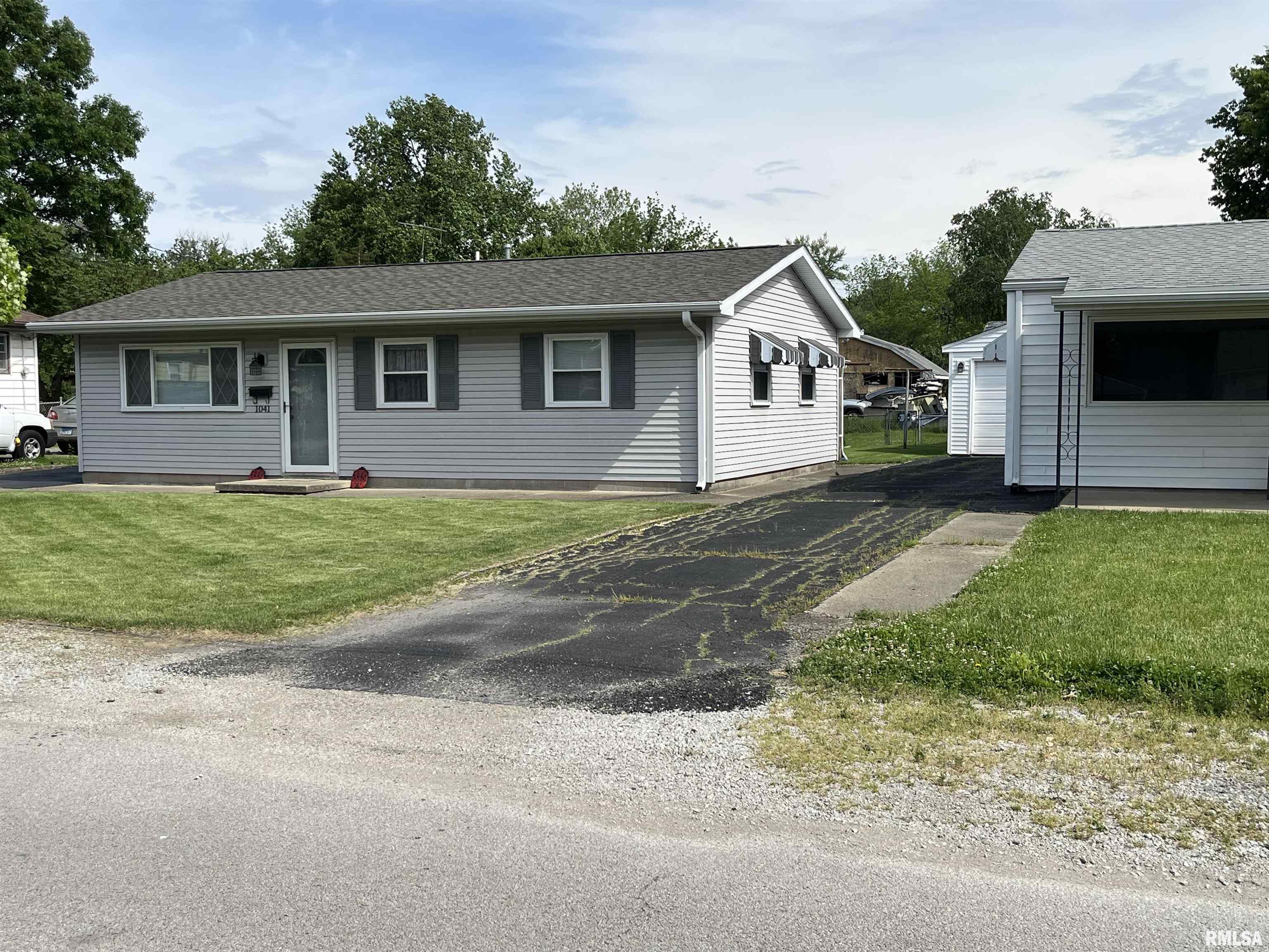 1041 West Centre Street Springfield, IL 62704 - Photo 2 of 2 Gallery Image 2