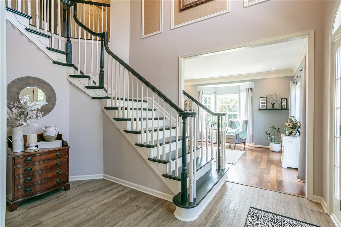 4 Chadwick Manor Perinton, NY 14450 - Photo 3 of 47 Dramatic 2-story foyer