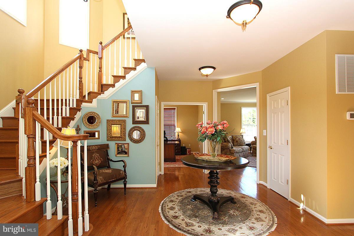 14219 Seneca Road Germantown, MD 20874 - Photo 3 of 30 Foyer