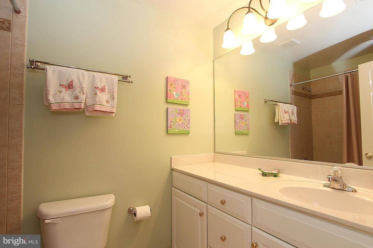 14219 Seneca Road Germantown, MD 20874 - Photo 22 of 30 Bath
