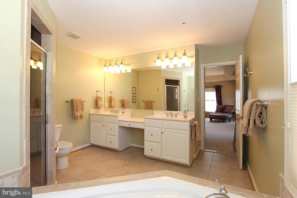14219 Seneca Road Germantown, MD 20874 - Photo 25 of 30 Bath (Master)