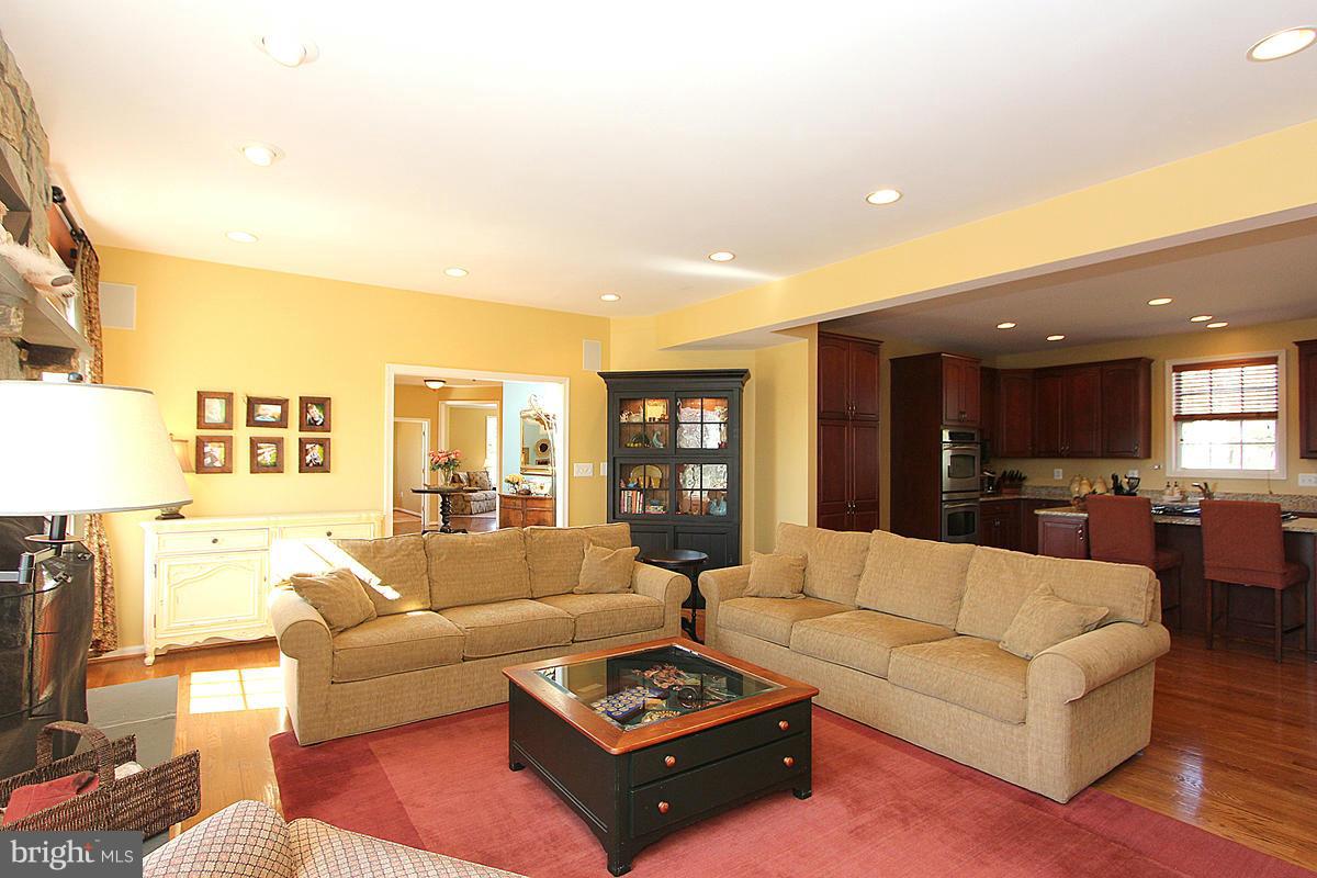 14219 Seneca Road Germantown, MD 20874 - Photo 4 of 30 Family Room