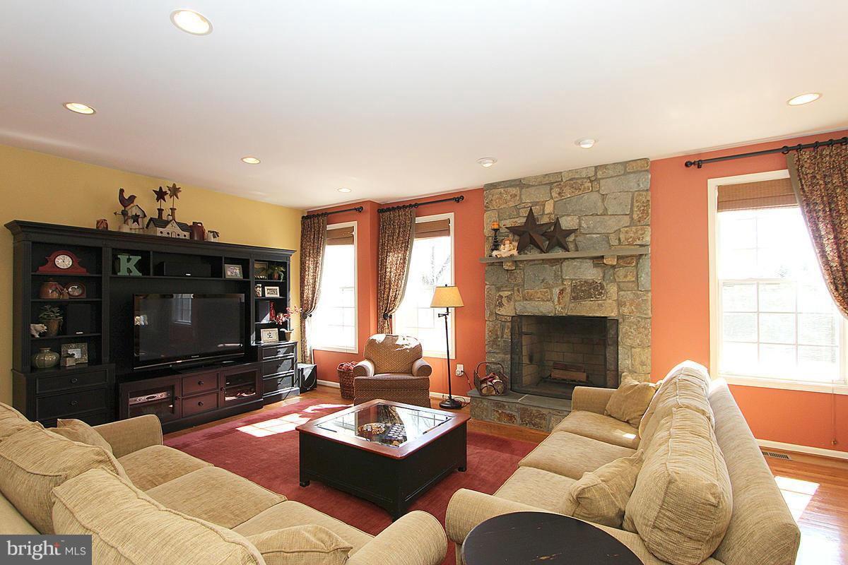 14219 Seneca Road Germantown, MD 20874 - Photo 5 of 30 Family Room