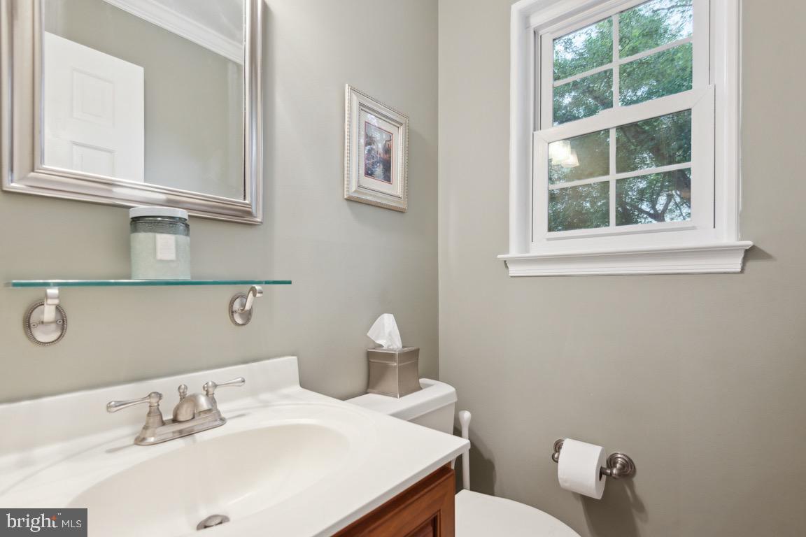 14925 Joshua Tree Road North Potomac, MD 20878 - Photo 14 of 40 Powder room