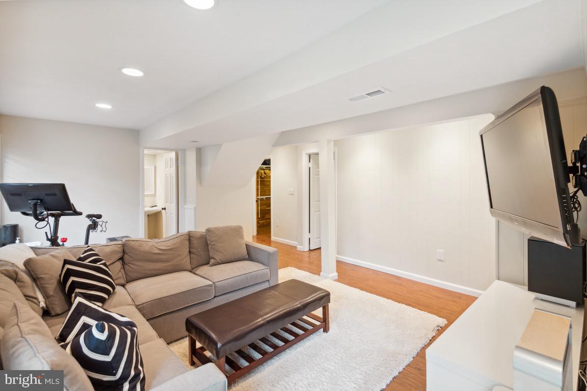 14925 Joshua Tree Road North Potomac, MD 20878 - Photo 22 of 40 Gallery Image 22