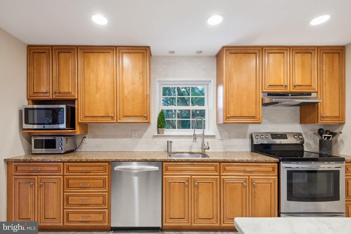 14925 Joshua Tree Road North Potomac, MD 20878 - Photo 8 of 40 Gallery Image 8