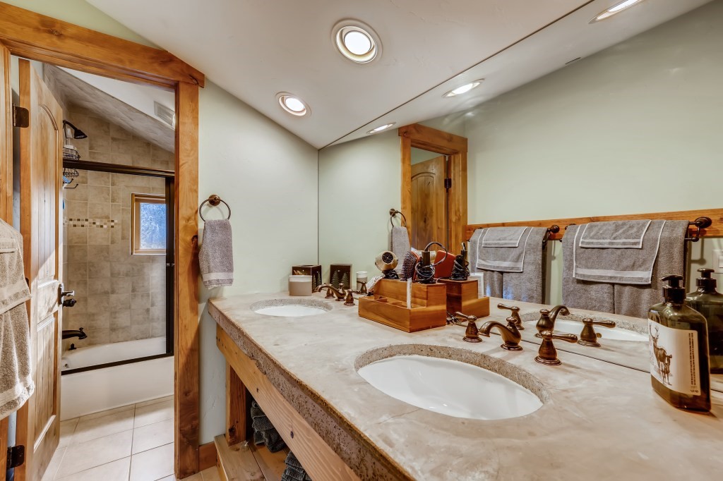140 Rio Azul Breckenridge, CO 80424 - Photo 19 of 35 Guest Bath 1