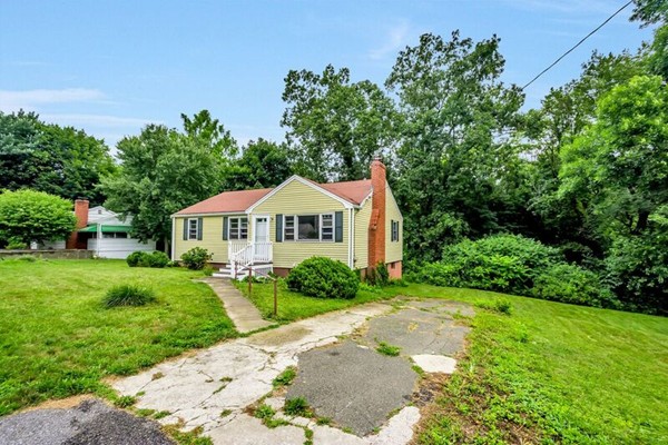 27 Samoset Road Woburn, MA 01801 - Photo 3 of 23