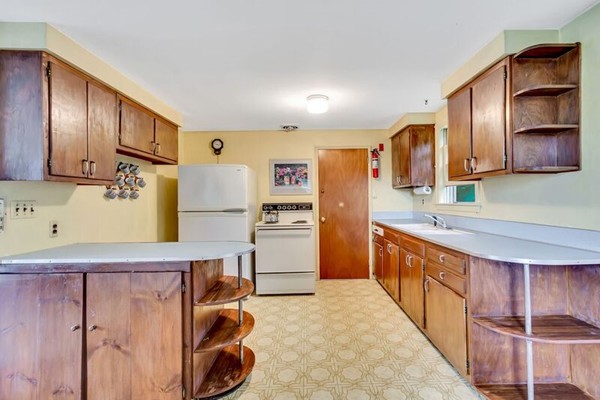 27 Samoset Road Woburn, MA 01801 - Photo 9 of 23