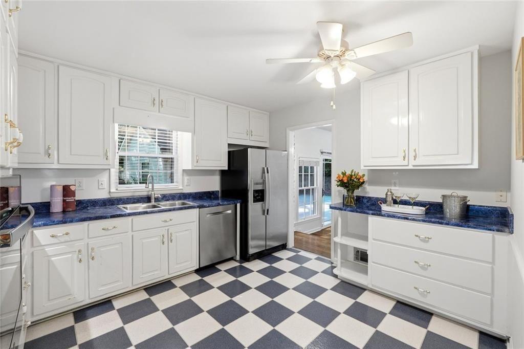 3056 Nottaway Court Atlanta, GA 30341 - Photo 11 of 41