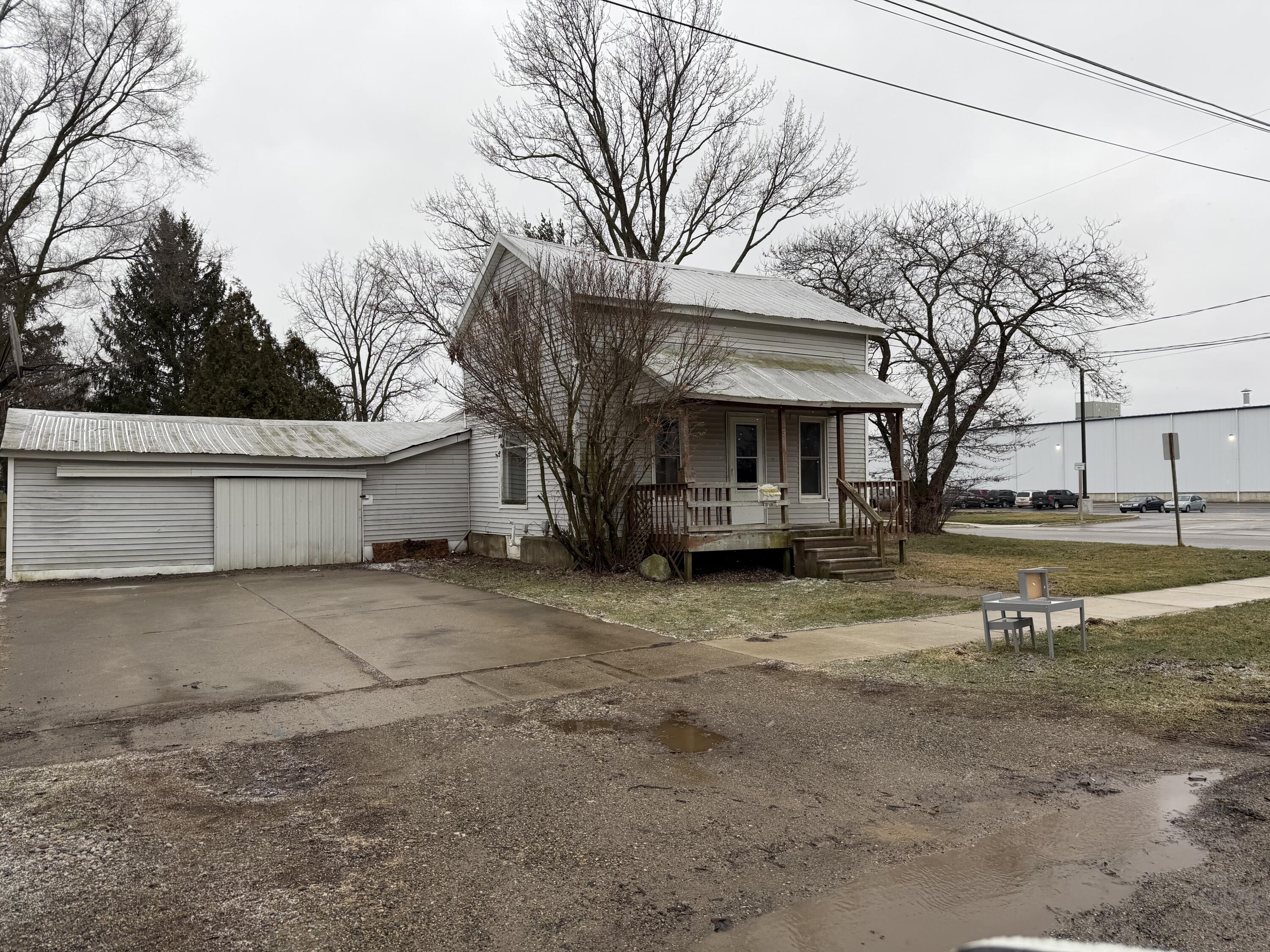 29 Broughton Street Quincy, MI 49082 - Photo 1 of 17 IMG_1024