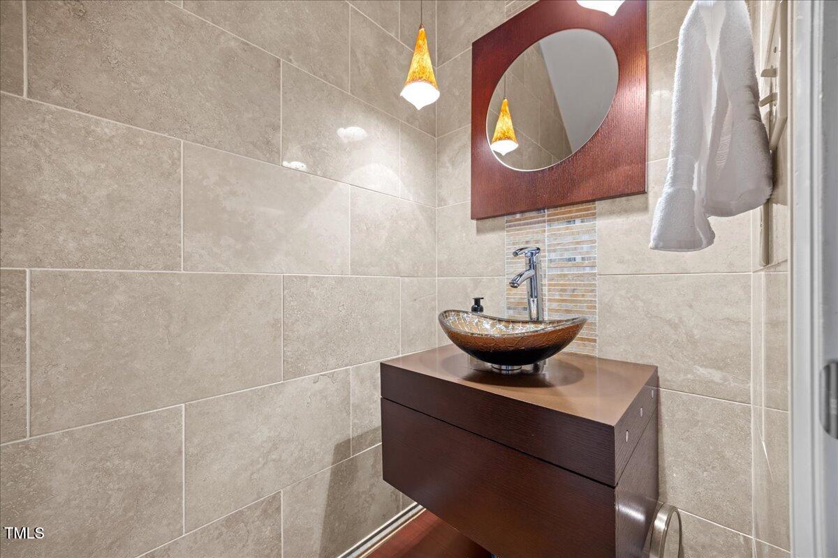 7808 Sandy Bottom Way Raleigh, NC 27613 - Photo 18 of 41 Powder Room