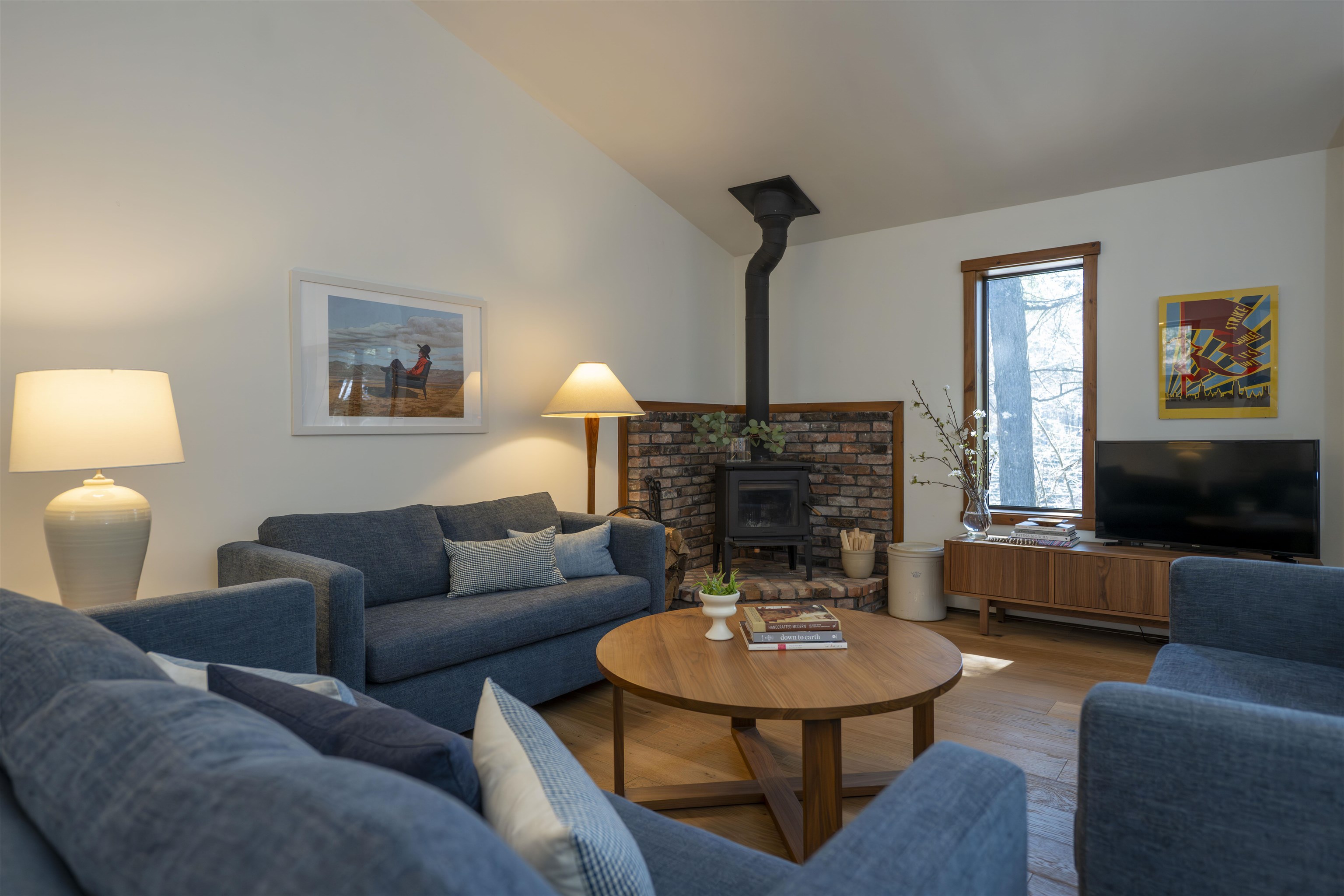 1299 Quechee Main Street, Unit 1B Hartford, VT 05059 - Photo 5 of 34