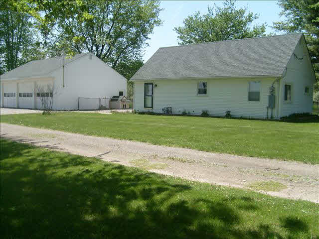 147 East Substation Road Temperance, MI 48182 - Photo 10 of 10 20356113-9.JPG