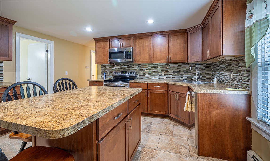 989 Putnam Pike Glocester, RI 02814 - Photo 12 of 31