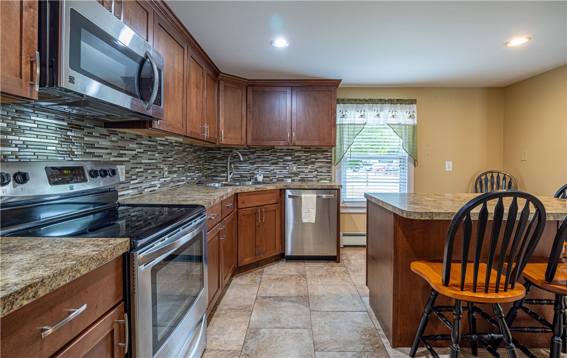 989 Putnam Pike Glocester, RI 02814 - Photo 14 of 31