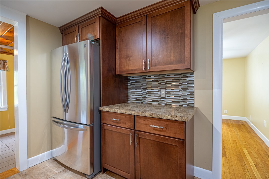 989 Putnam Pike Glocester, RI 02814 - Photo 18 of 31