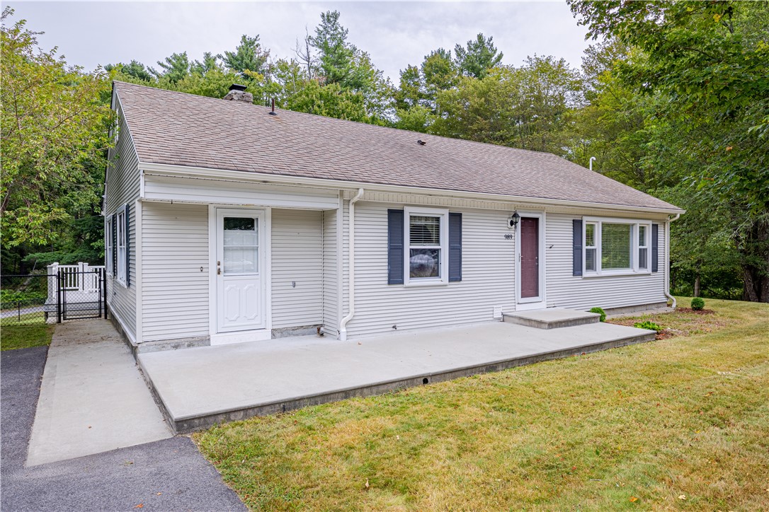 989 Putnam Pike Glocester, RI 02814 - Photo 2 of 31