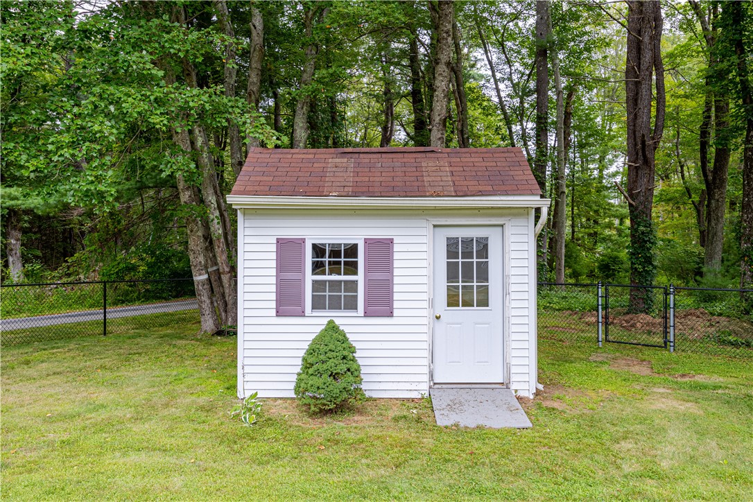 989 Putnam Pike Glocester, RI 02814 - Photo 5 of 31