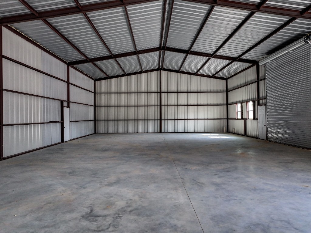 12500 South Us Highway Luling, TX 78648 - Photo 4 of 12 a view of a garage