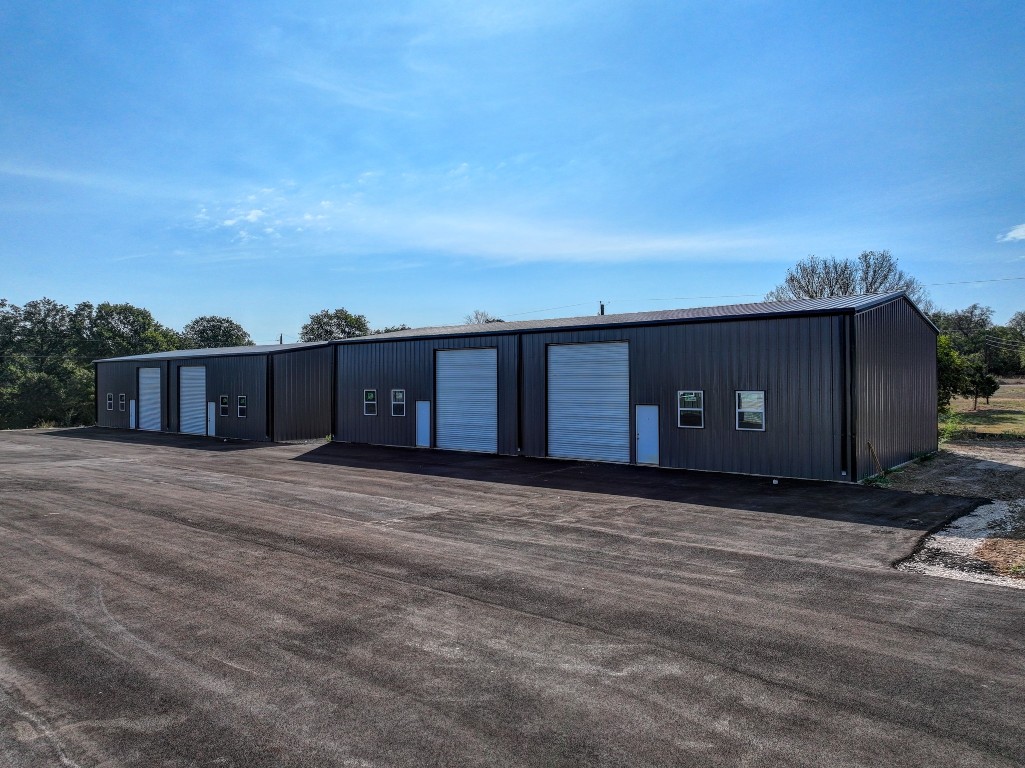 12500 South Us Highway Luling, TX 78648 - Photo 9 of 12 a view of a building
