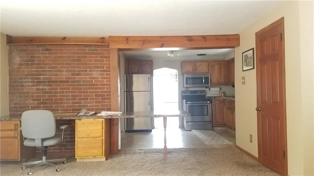 491 Old Farm Road Pittsburgh, PA 15228 - Photo 12 of 23 Kitchen and family room combo
