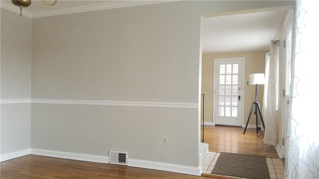 491 Old Farm Road Pittsburgh, PA 15228 - Photo 3 of 23 Dining room