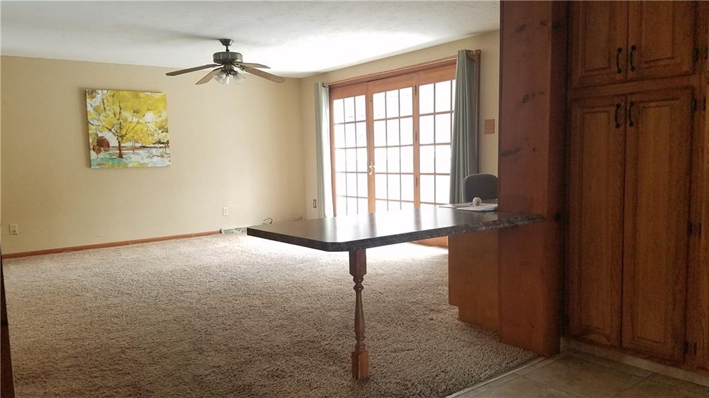 491 Old Farm Road Pittsburgh, PA 15228 - Photo 5 of 23 Extra large family room off kitchen