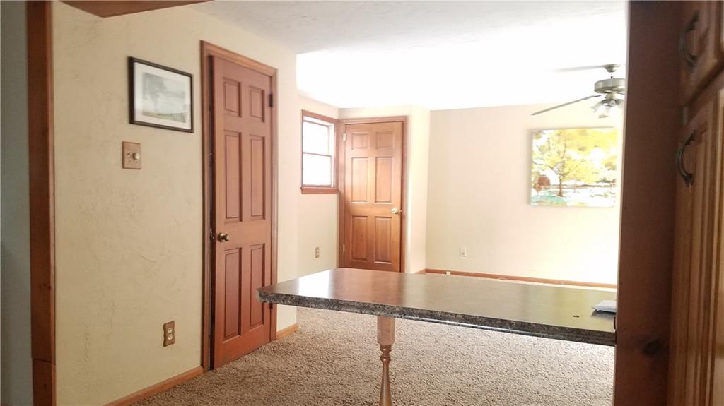 491 Old Farm Road Pittsburgh, PA 15228 - Photo 6 of 23 Kitchen/family room