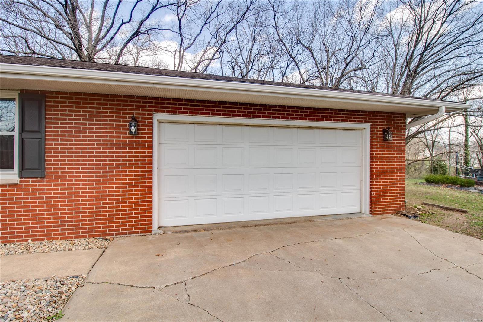 211 Lakeside Drive Bethalto, IL 62010 - Photo 14 of 52