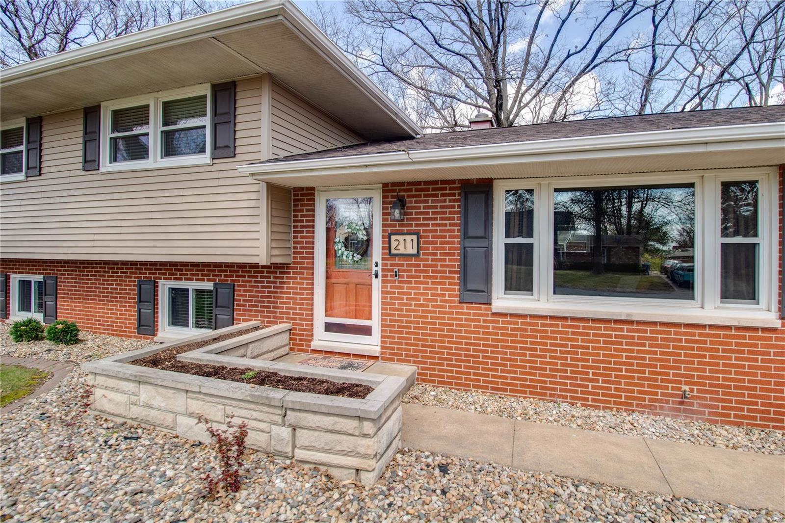 211 Lakeside Drive Bethalto, IL 62010 - Photo 15 of 52