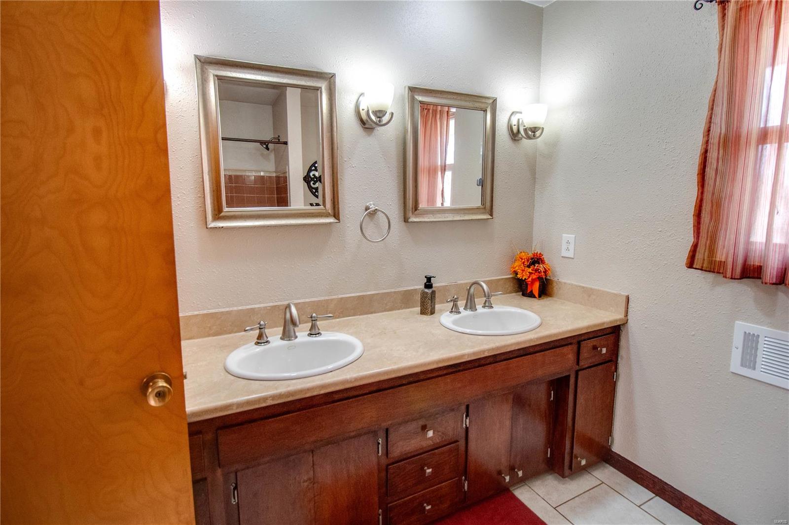 211 Lakeside Drive Bethalto, IL 62010 - Photo 32 of 52