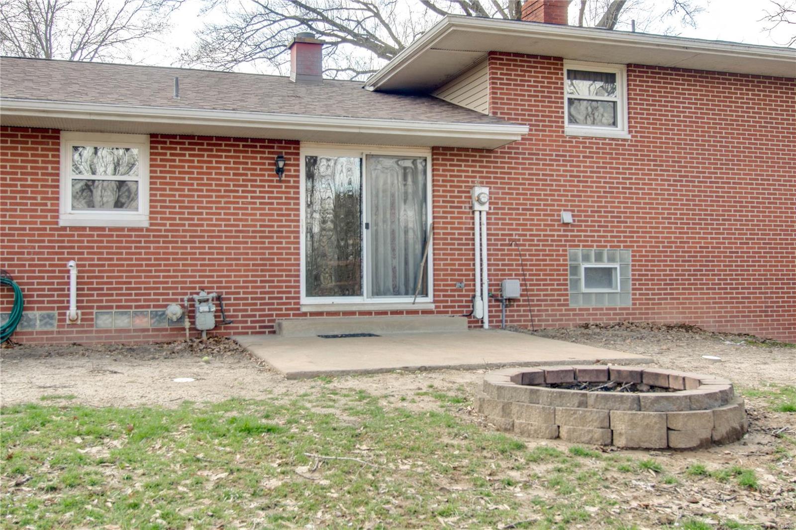 211 Lakeside Drive Bethalto, IL 62010 - Photo 49 of 52