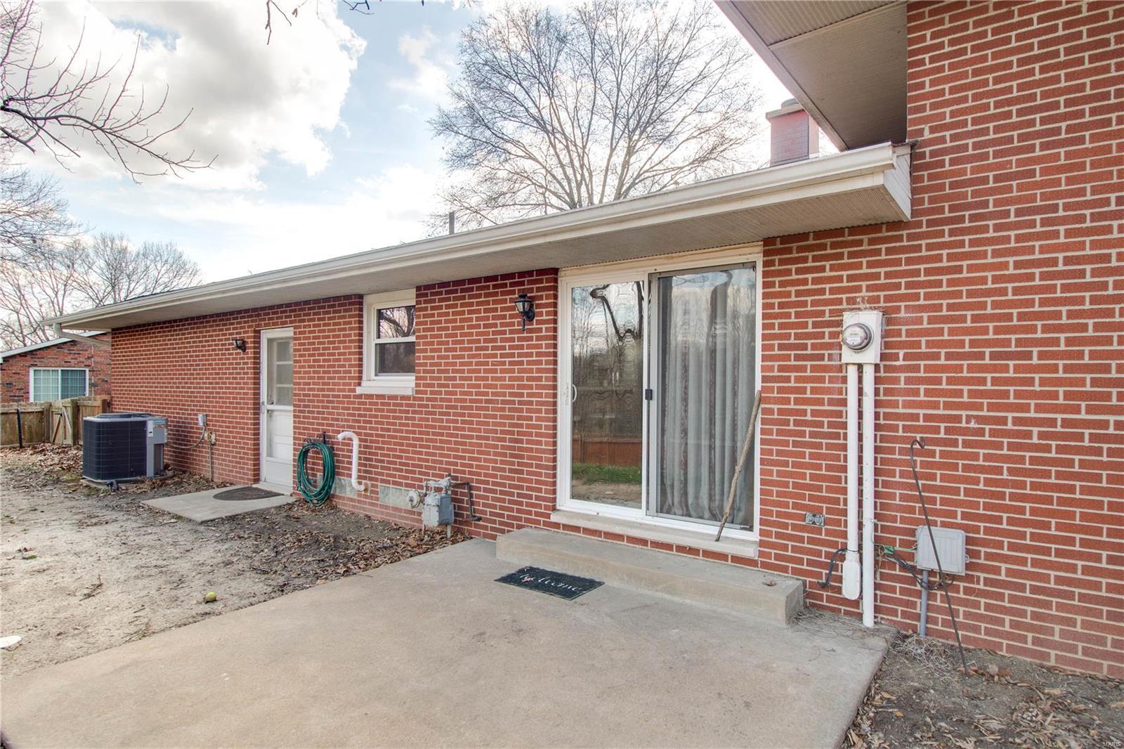 211 Lakeside Drive Bethalto, IL 62010 - Photo 50 of 52