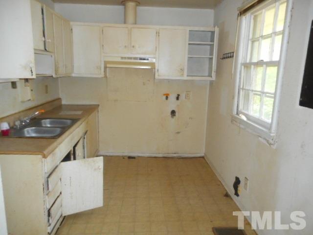 907 Newcombe Road Raleigh, NC 27610 - Photo 3 of 9 a kitchen with cabinets appliances and a window