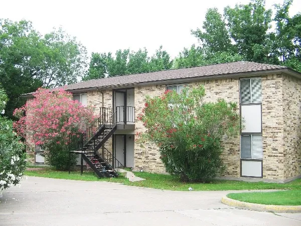 $755 | 2003 Longmire Court, Unit 10, College Station, TX 77840