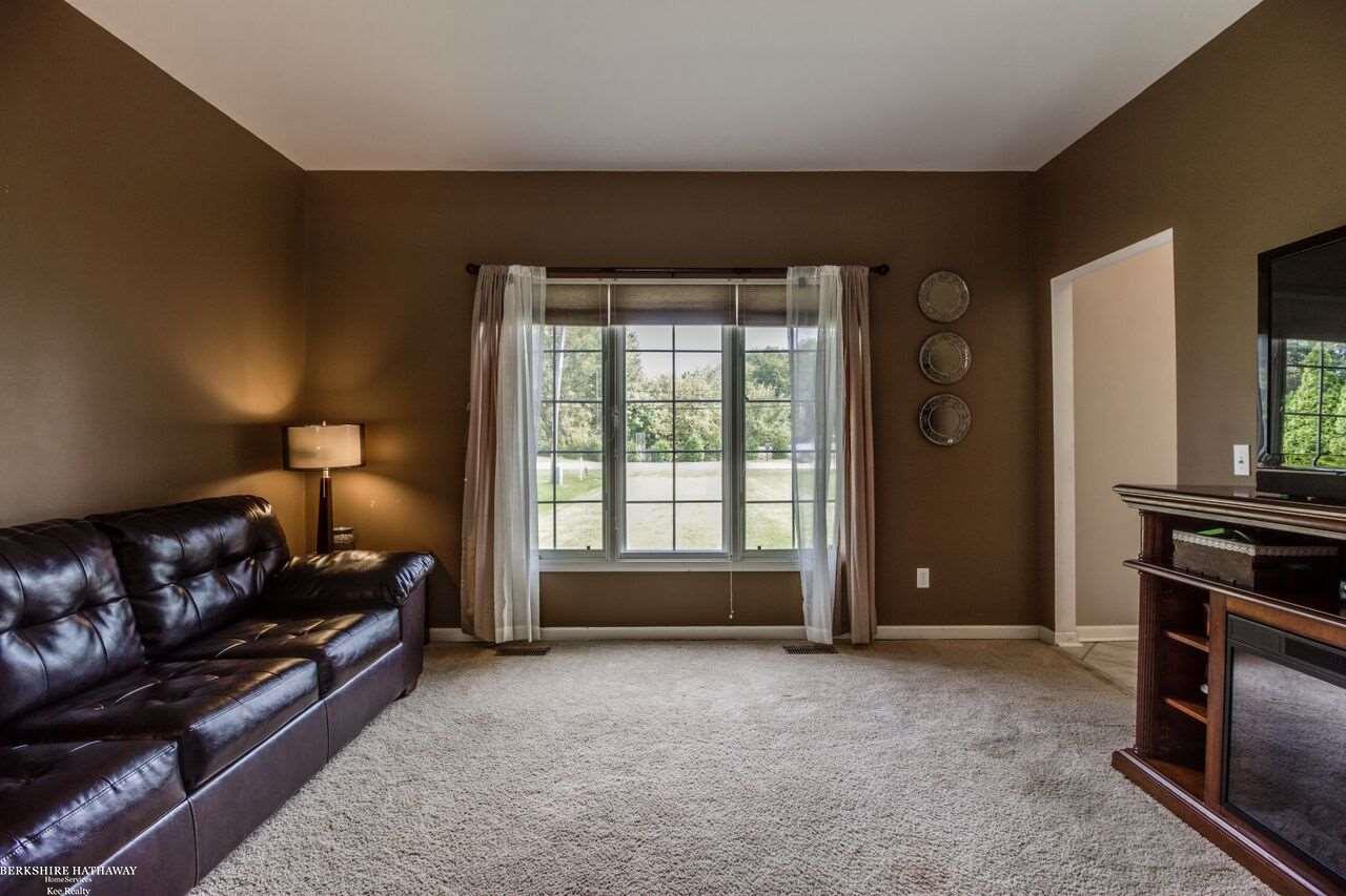 52655 Fairchild Road Chesterfield, MI 48051 - Photo 3 of 22