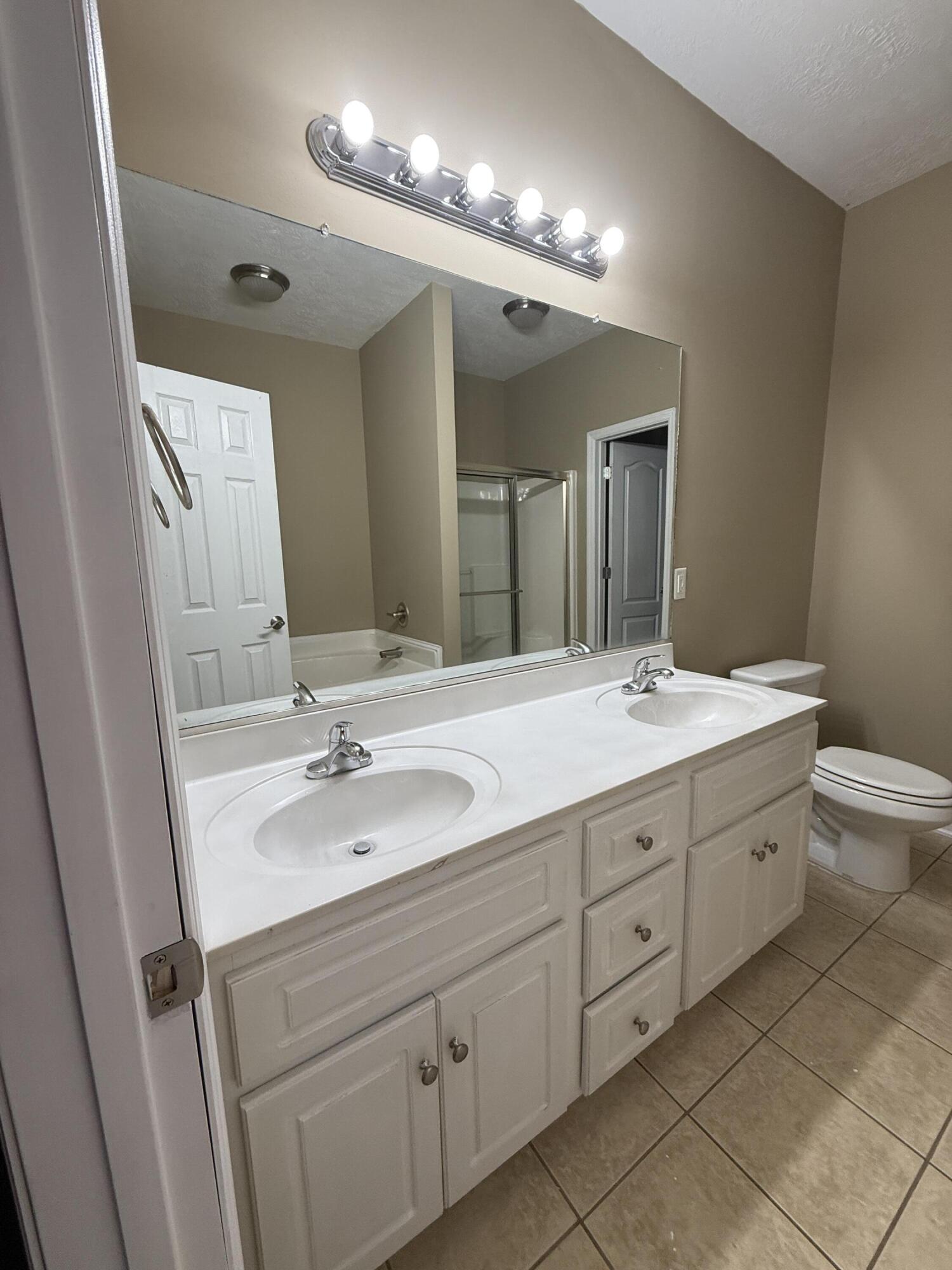 4304 East Barcelona Way Augusta, GA 30906 - Photo 13 of 57 Primary bathroom