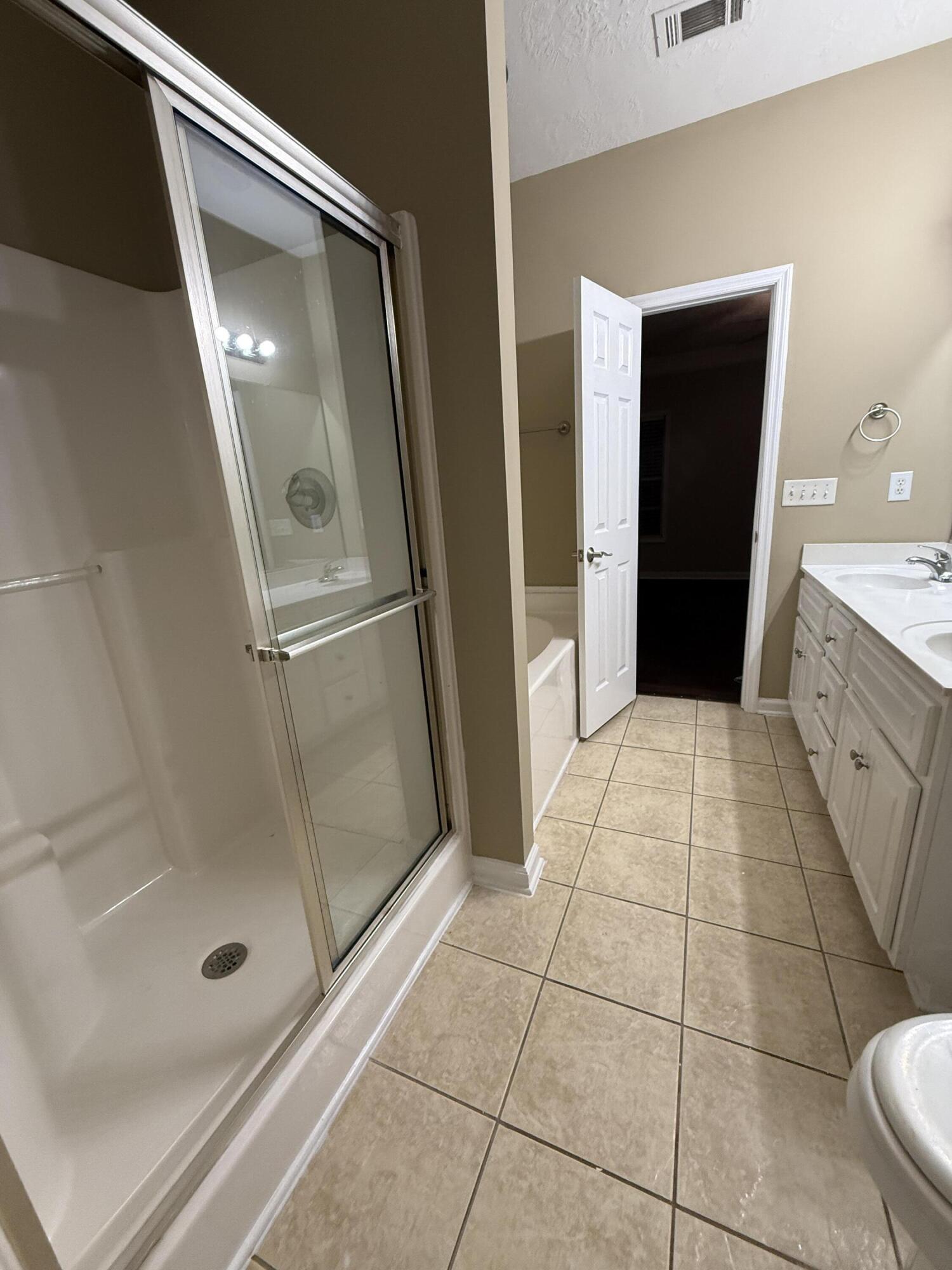 4304 East Barcelona Way Augusta, GA 30906 - Photo 15 of 57 Primary bathroom