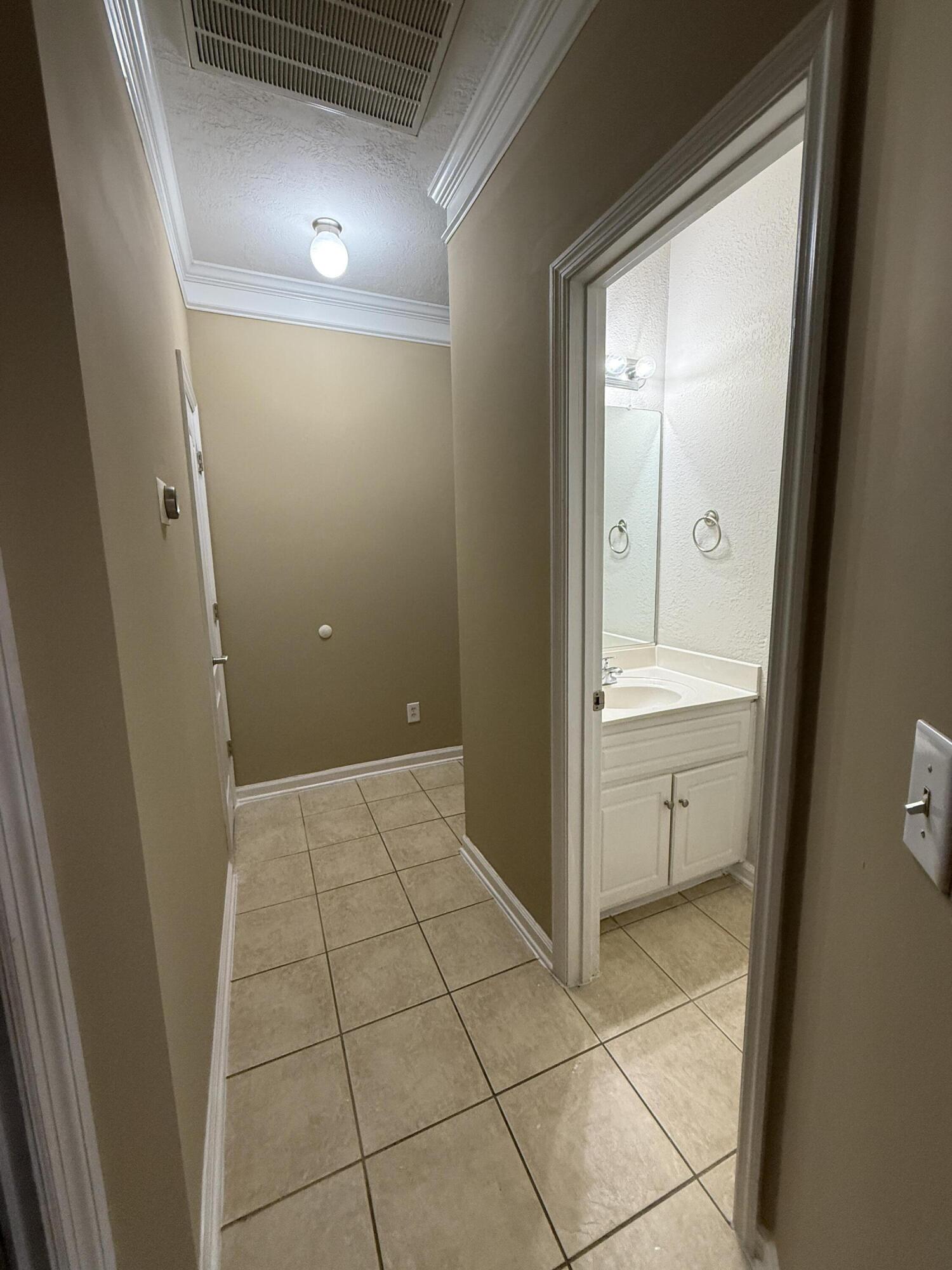 4304 East Barcelona Way Augusta, GA 30906 - Photo 4 of 57 Dowstairs hallway