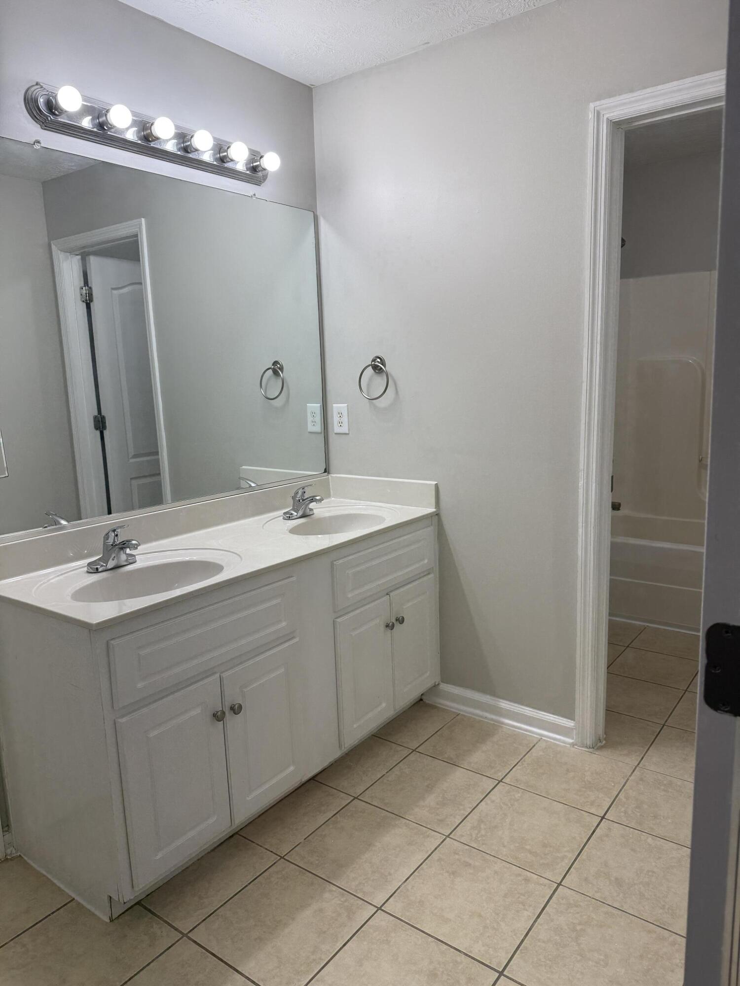4304 East Barcelona Way Augusta, GA 30906 - Photo 45 of 57 Upstairs bathroom