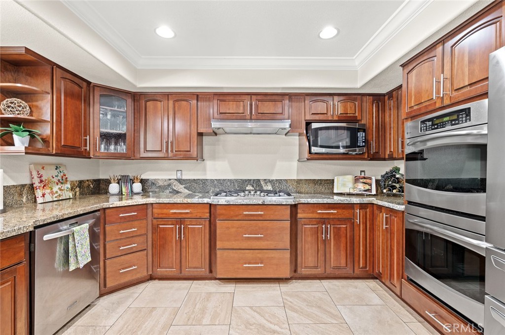 641 Trail View Court Upland, CA 91784 - Photo 11 of 75