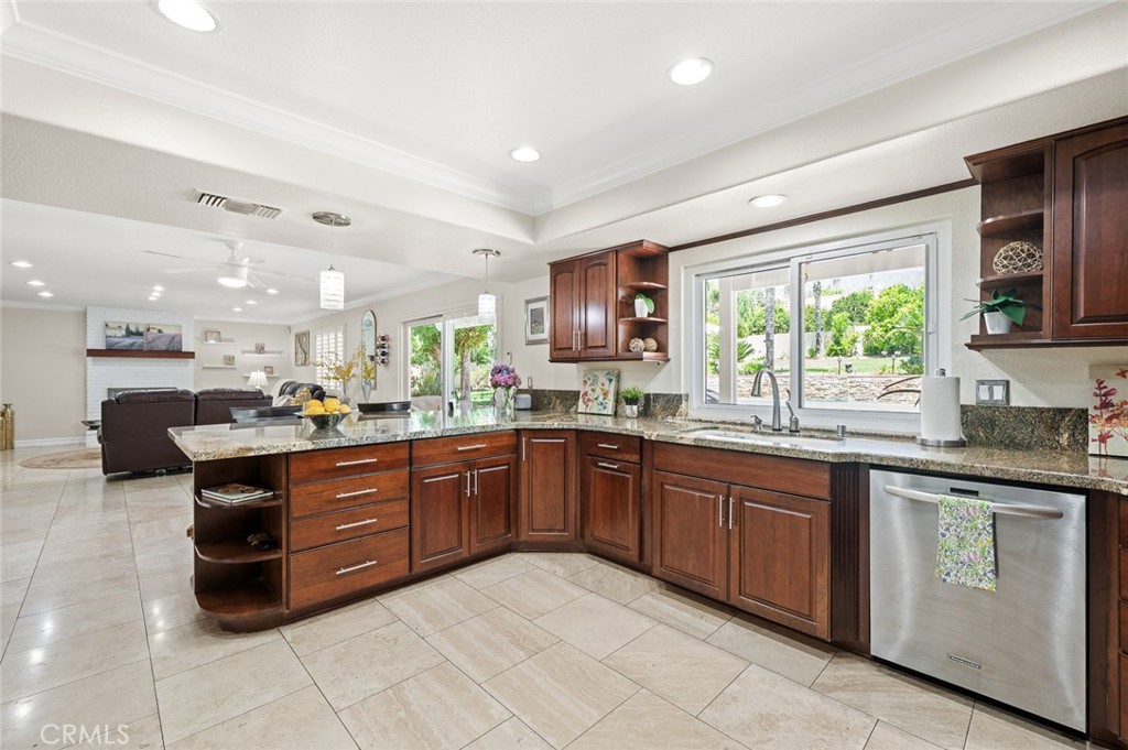 641 Trail View Court Upland, CA 91784 - Photo 12 of 75