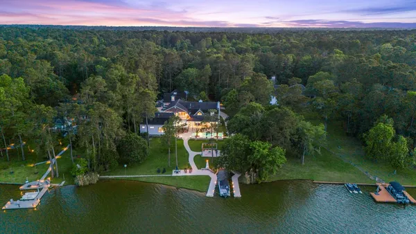 a view of backyard