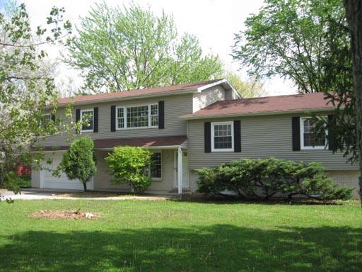 3929 Maple Avenue Northbrook, IL 60062 - Photo 2 of 16 a front view of a house with a yard
