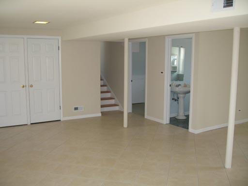 3929 Maple Avenue Northbrook, IL 60062 - Photo 12 of 16 an empty room with closet