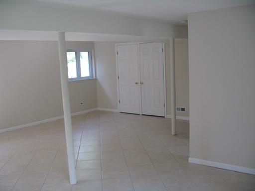 3929 Maple Avenue Northbrook, IL 60062 - Photo 14 of 16 a view of an empty room and a window