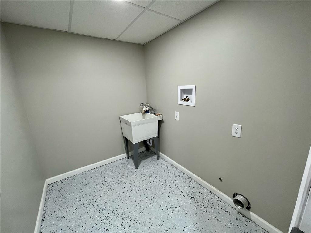 115 Bell Court Road McKees Rocks, PA 15136 - Photo 7 of 19 a bathroom with a toilet