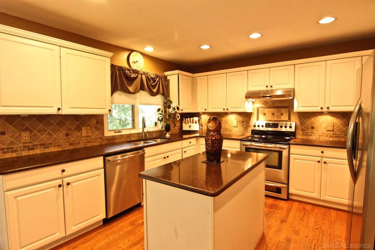 3588 Joshua Drive Rochester, MI 48307 - Photo 18 of 42 31300523-17.JPG