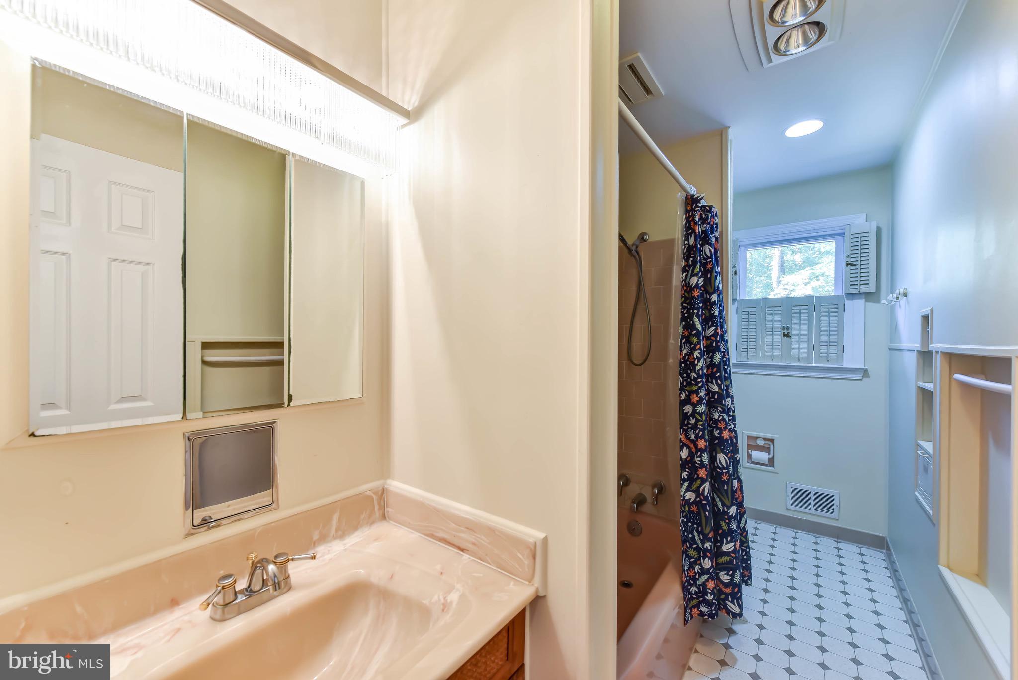 654 Walker Road Great Falls, VA 22066 - Photo 15 of 30 Bath